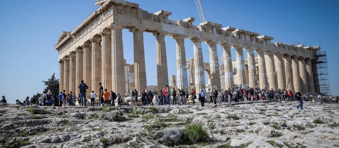 Γιατρό για την Ακρόπολη φέρνει η Λ. Μενδώνη